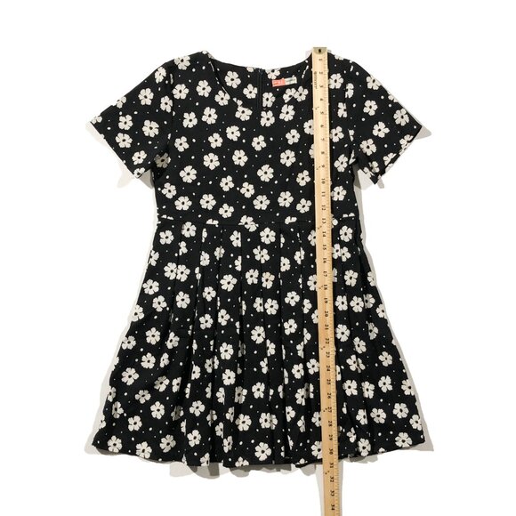 The Red Wizard Womens Sz S Black Short Sleeve Casual Floral Pleated Loose Blouse - Picture 2 of 5